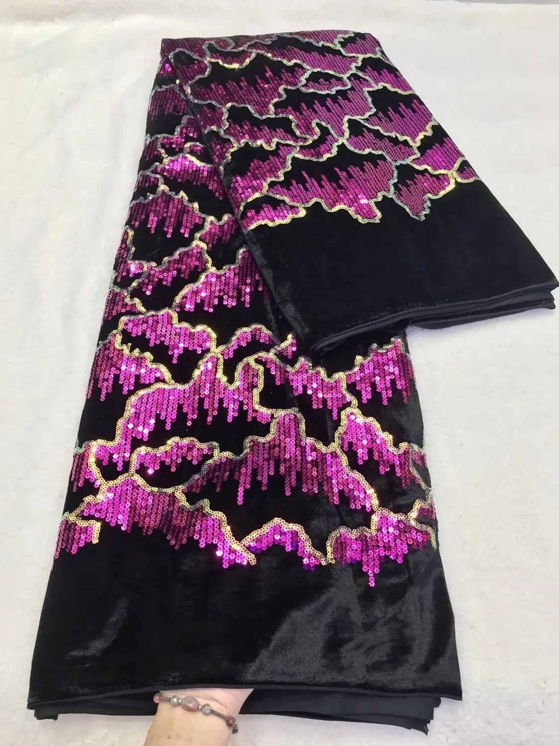 

Luxury Embroidery Velvet With Sequins Fabric Latest High Quality Nigerian Velvet Lace Fabric For Christmas Party Dress NN992