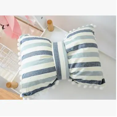 Подушка Детская в черно-белую полоску с бантом | Дом и сад