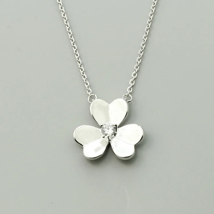 Маленький цветочный дизайн ожерелье подвеска Элегантная мода Женщины Ювелирные