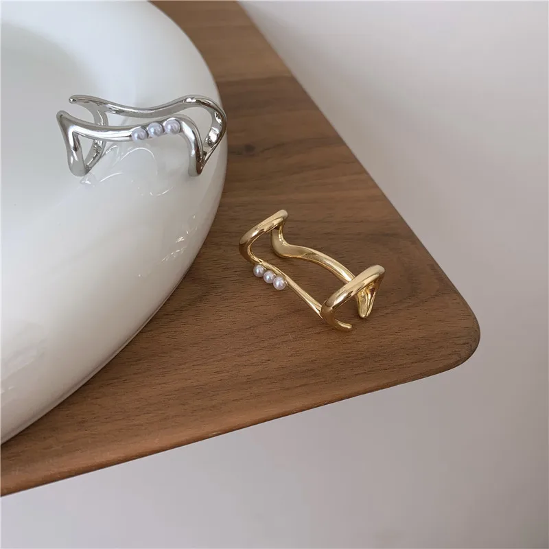 

Retro Simple Geometric Metal Ear Clips Unisex Fashion Exclusive Earrings European And American Fashion Without Pierced Jewelry