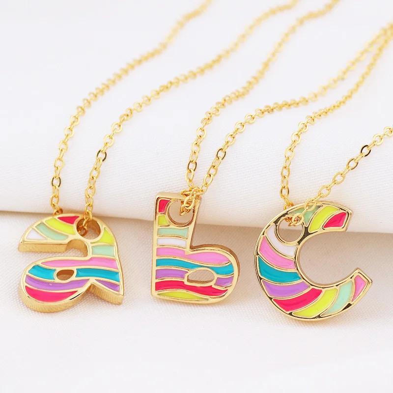 

Ожерелье с подвеской Dowaka Rainbow Initial, позолоченная цепочка с буквами 18 карат, ожерелье с подвесками в виде алфавита для женщин и мужчин, модные ...