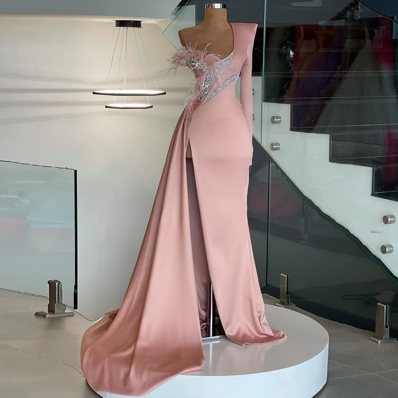 

Elegant Pink Evening Dresses One Shoulder Long Sleeve Feathers High Slit Women Formal Plus Size Party Prom Pageant Gowns Custom