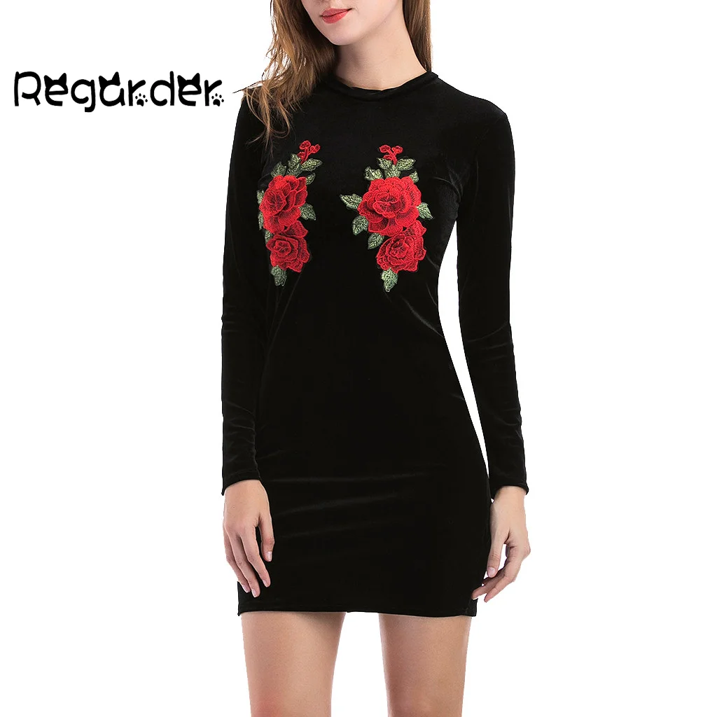 Осеннее женское офисное платье с круглым вырезом и вышивкой облегающий