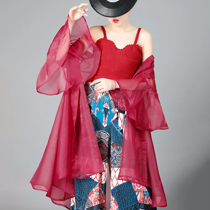 TWOTWINSTYLE летний Повседневный однотонный тренч для женщин с круглым вырезом свитер с рукавами-клеш на пуговицах перспективная ветровка Женская мода