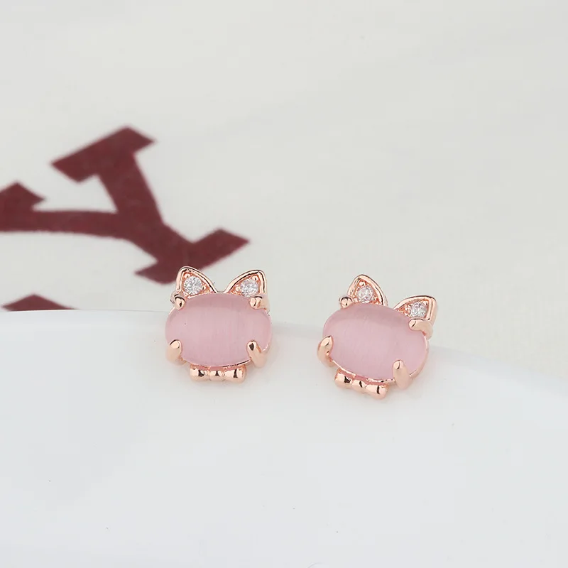 Популярные серьги-Коты из серебра 925 пробы с мозаикой нефрита и кристаллами