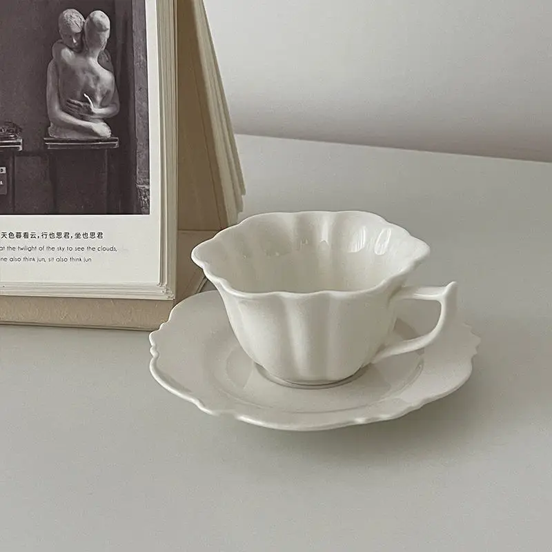 

Керамическая кофейная чашка, 100 мл, элегантная белая кружка с блюдцем, для послеобеденного десерта, фарфоровая чайная чашка, чашка для чая, к...