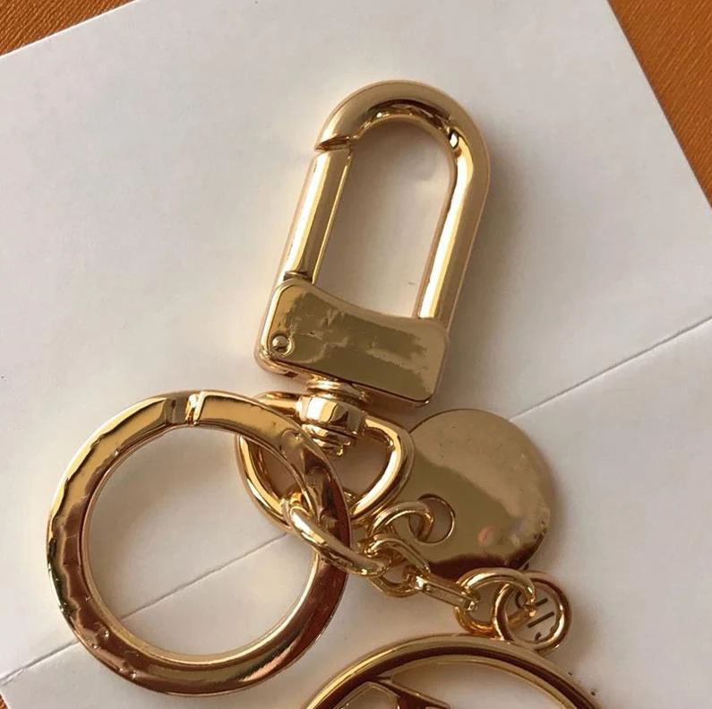

Fashion keychain classic unisex keychains delicate gold stainless steel car keyring men women designer accessories with box