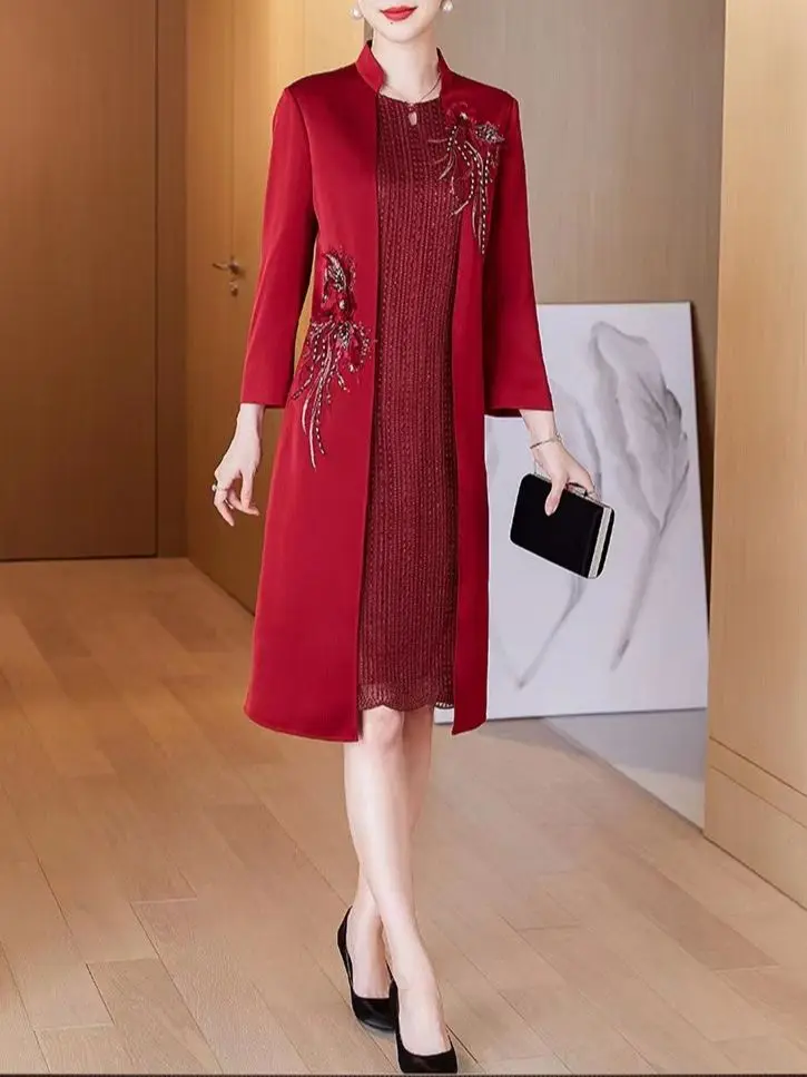 

Two Pieces Mother of the Bride Dresses With Jacket Burgundy Satin Knee Long Sleeves Embroidered Lace Evening Prom Party Gowns