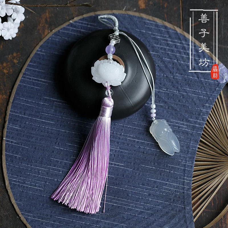 

Классический ручной работы в китайском стиле с Чонсам Лотос халцедон градиент кисточки давление лацкан кулон