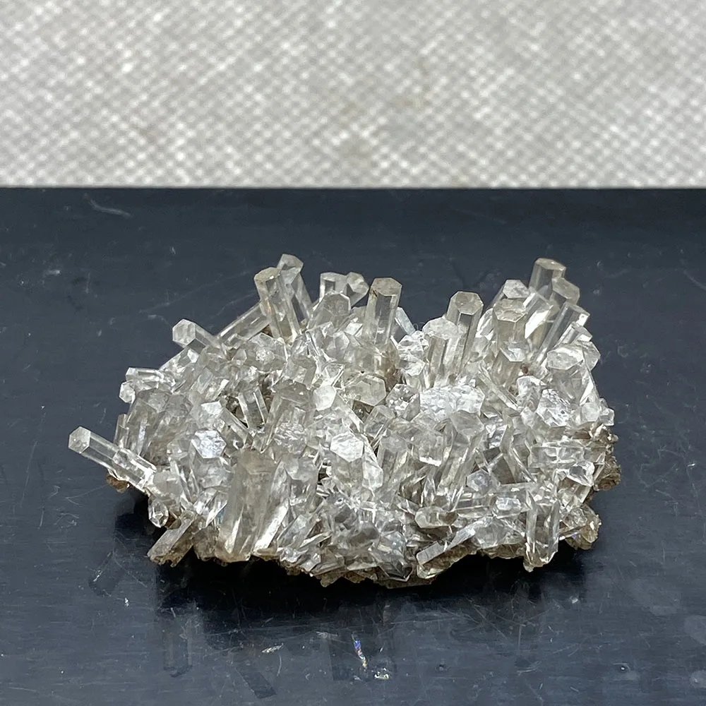 

Natural transparent columnar calcite is rare and extinct in China