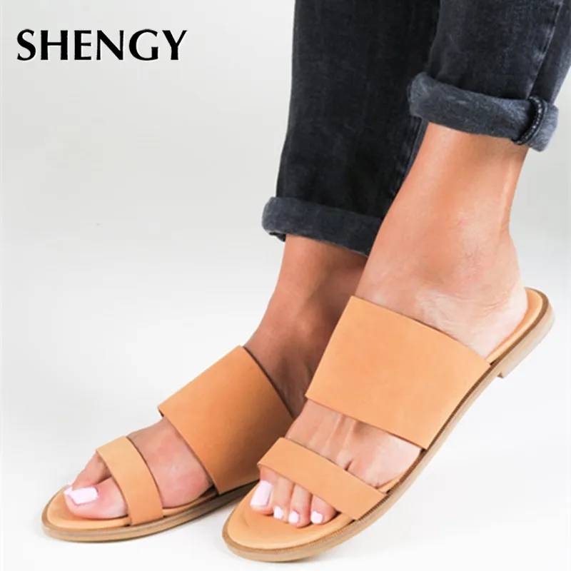 Женские летние шлепанцы Новинка 2020 года Модные пляжные женские Шлепанцы на