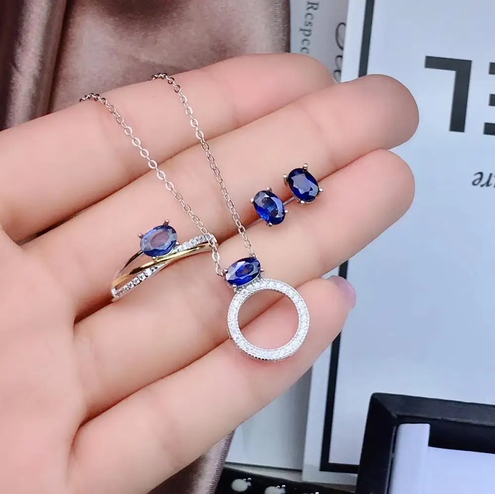 Комплект из кольца и серёг серебра 925 пробы с натуральным голубым сапфиром |