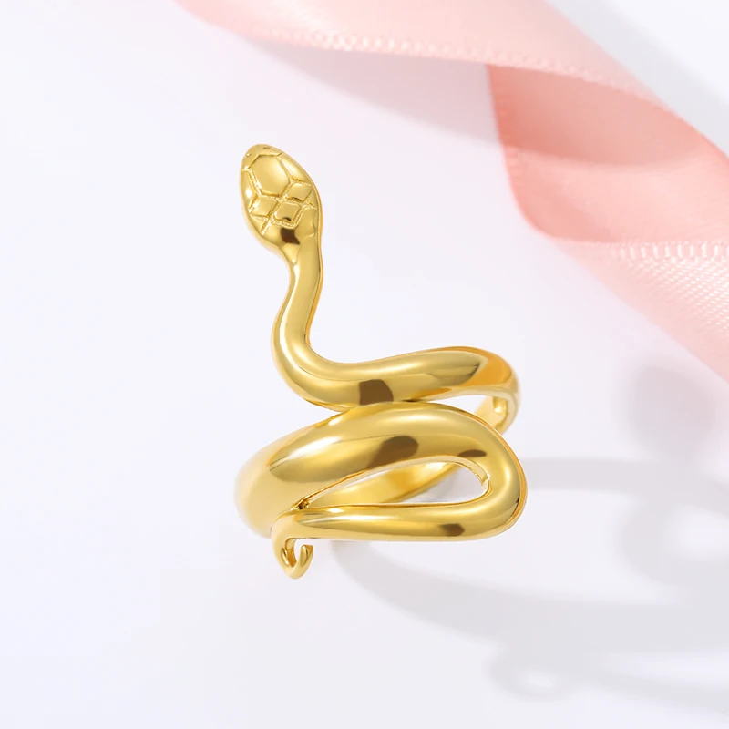 Женское кольцо в виде змеи золотистого цвета винтажное ювелирное изделие