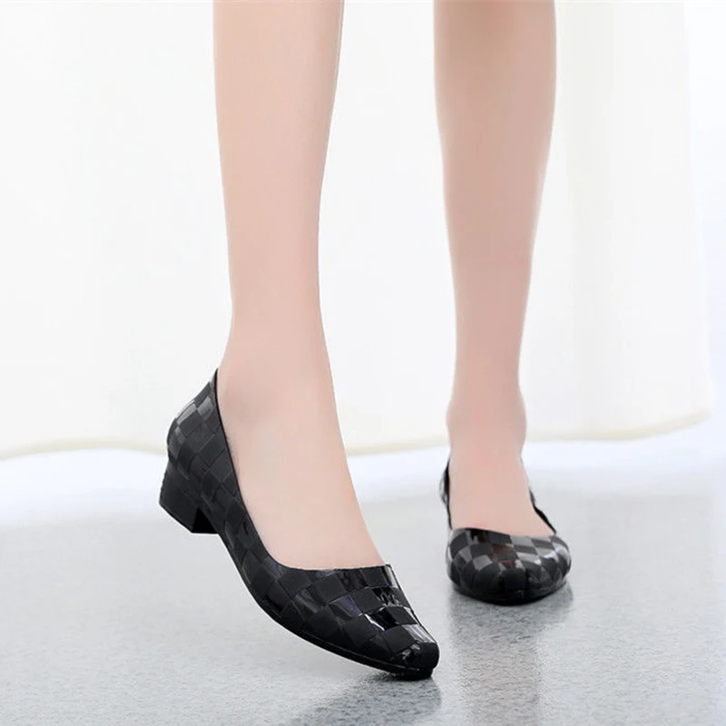 

Туфли женские с острым носком, удобные босоножки на танкетке, мягкая подошва, с открытым носком, пластиковые, универсальные летние сандалии