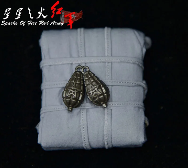 

QORANGE QOTOYS QOM-1015 1/6 Sparks Of Fire Red Army Soldier Clothes Set and Weapon Fit 12'' Male Action Figure Body