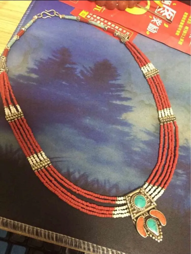 

NK242-1 ожерелье с красными бусинами