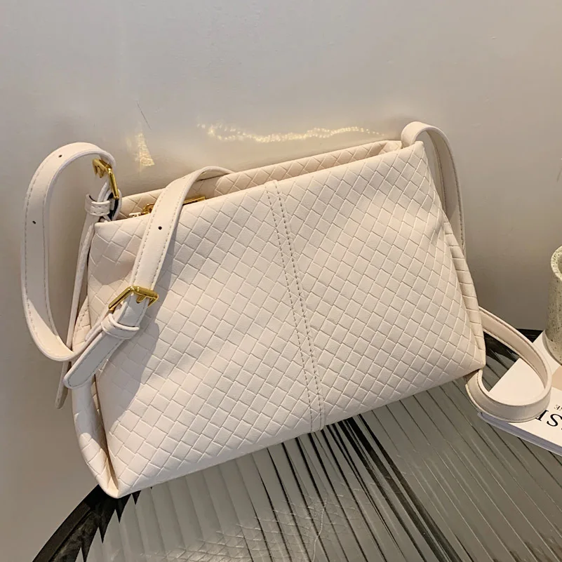 

European and American High-quality Ladies Summer Woven Shoulder Bag2021New Female Bag Net Red Fashion Messenger Small Square Bag