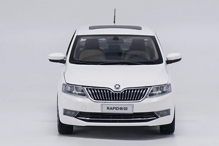 1:18 Высокая тщательная Skoda Rapid сплав модель автомобиля статические металлические модельные автомобили с оригинальной коробкой