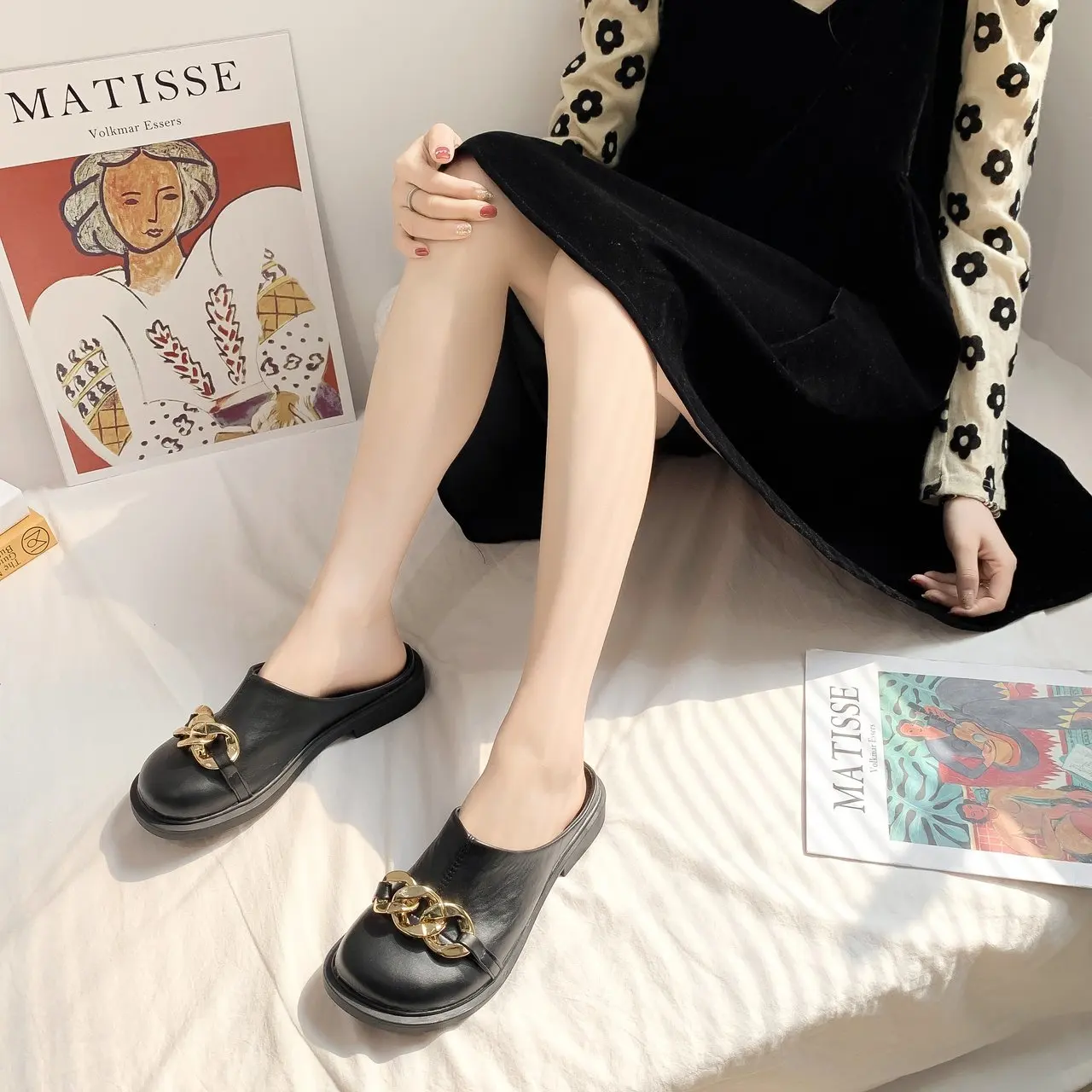 

Shoes Woman's Slippers Cover Toe Female Mule Low Rivet Slides 2021 Flat Mules Basic Rubber Metal Decoration PU Shoes Rivet Woman