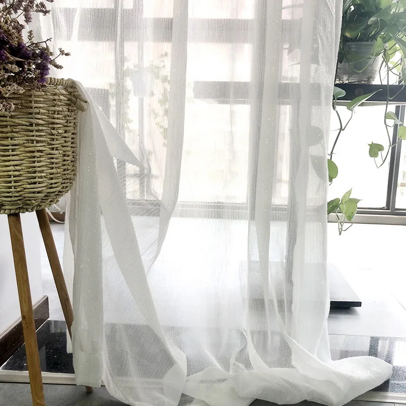 Белые прозрачные шторы серебристые блестящие тюлевые в полоску для гостиной