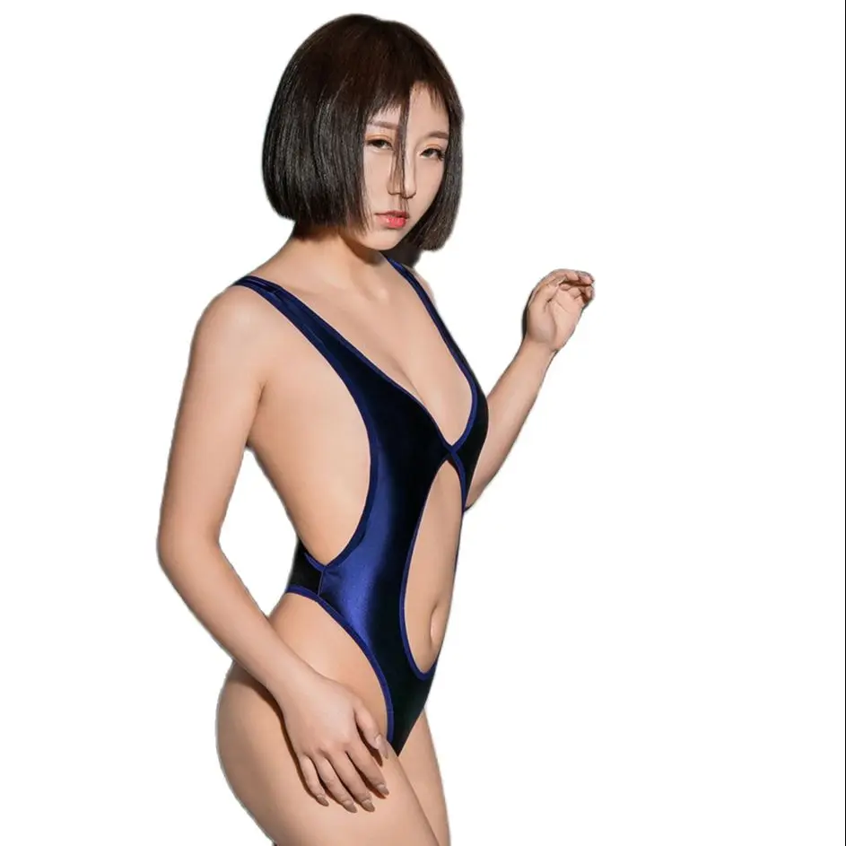 Сексуальный костюм с высоким вырезом комбидресс открытой спиной блестящий