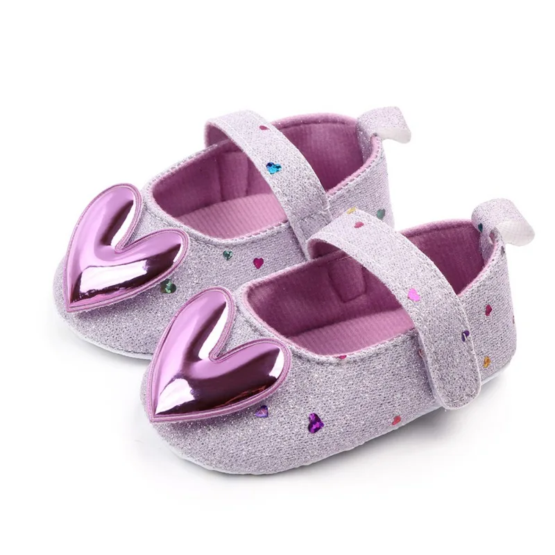 

2021 Autumn Baby Girl Anti-Slip Casual Walking Shoes Sequin Heart Design Sneakers Soft Soled First Walkers