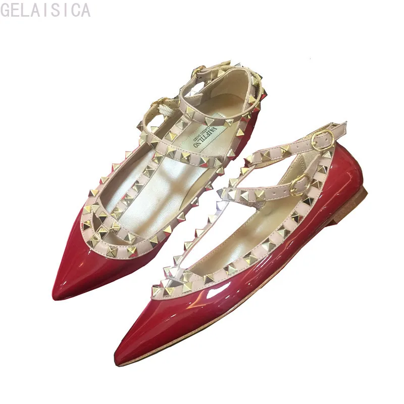 

Brand V Logo Rivet Shoes Women Flat Sandals Spring 2021 New Leather Shallow Mouth Pointed Toe Fashion Rivet Flat Shoes 34-43