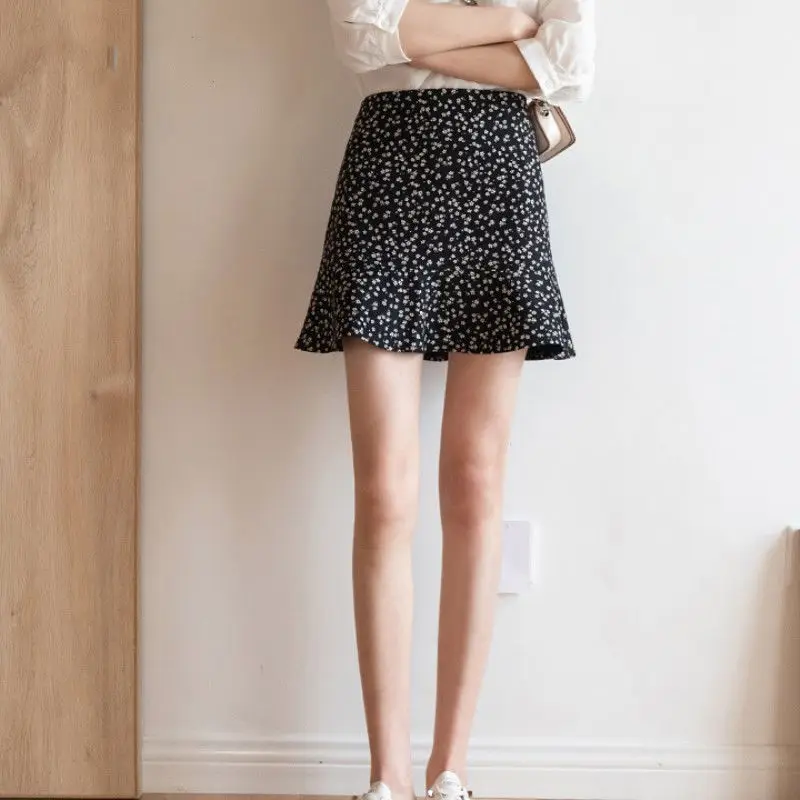 

High-waisted fishtail skirt women's spring/summer 2021 new shredded skirt lotus leaf black bag hip skirt Casual