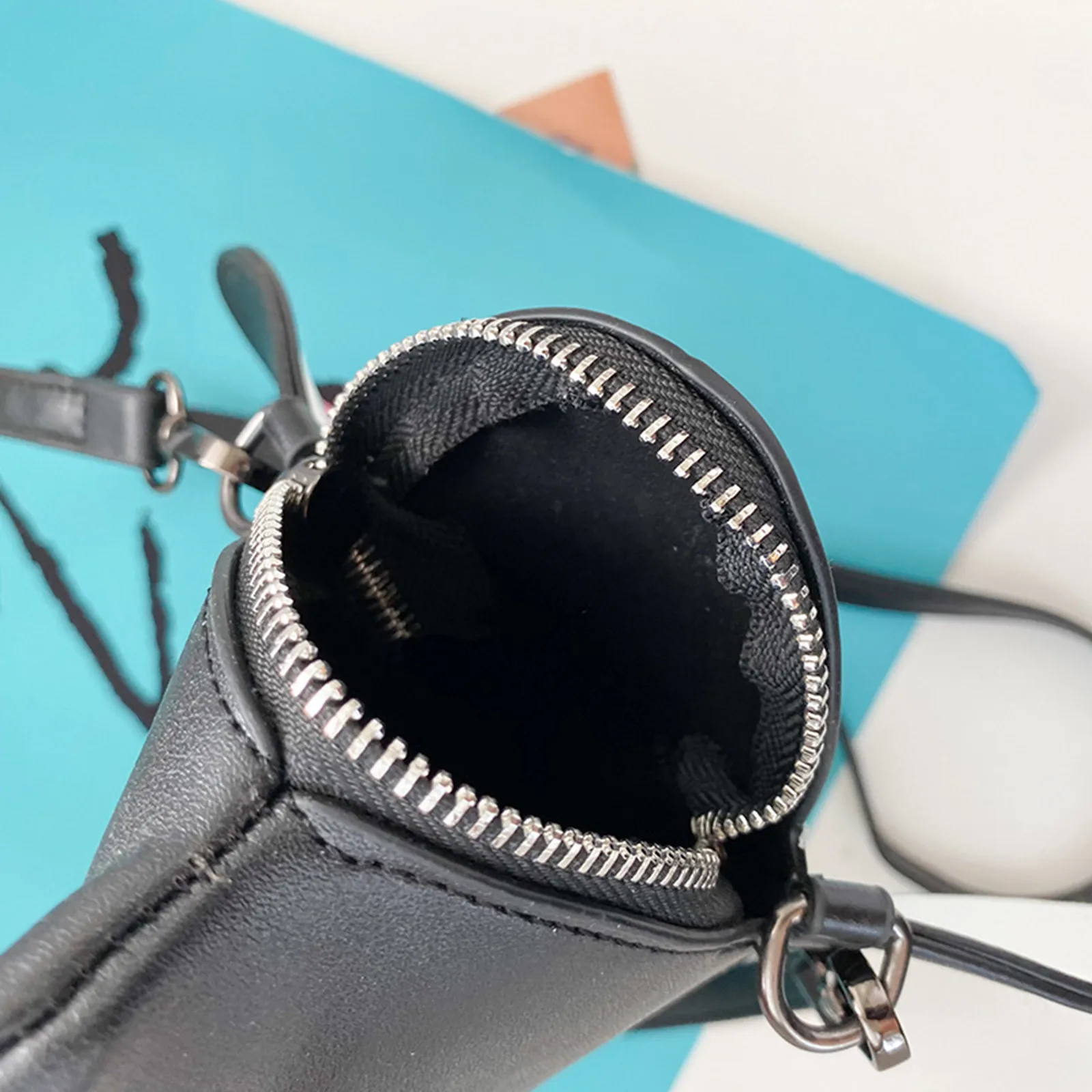 

2021 Fashion Wallet Creative Shark Female Bag Simulation Cute Animal Shoulder Cartoon Bag Handbag Lady Casual Money Clips#G30