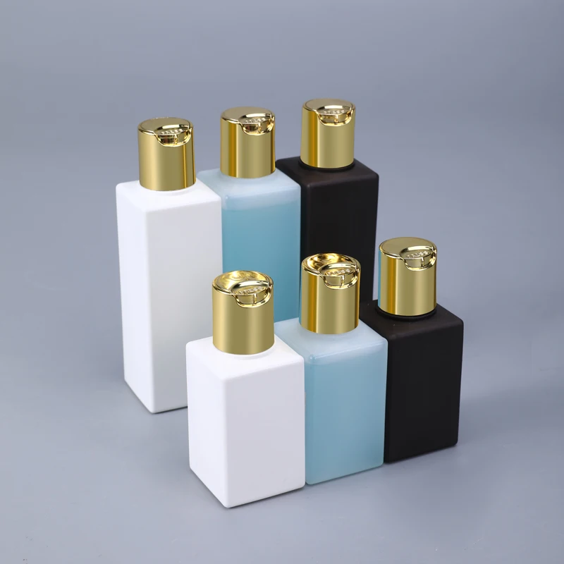 Пустая квадратная пластиковая бутылка с золотой крышкой для косметических