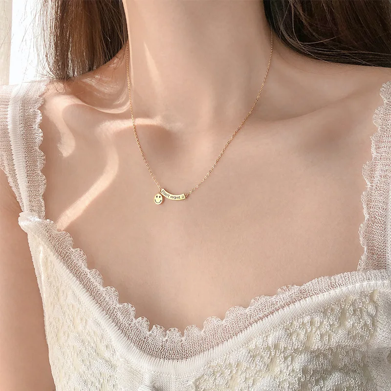 

Smiley Face Pendant Choker Collar Short Necklaces Clavicle Chain For Women Party Jewelry Gifts Wholesale 2020 New Design