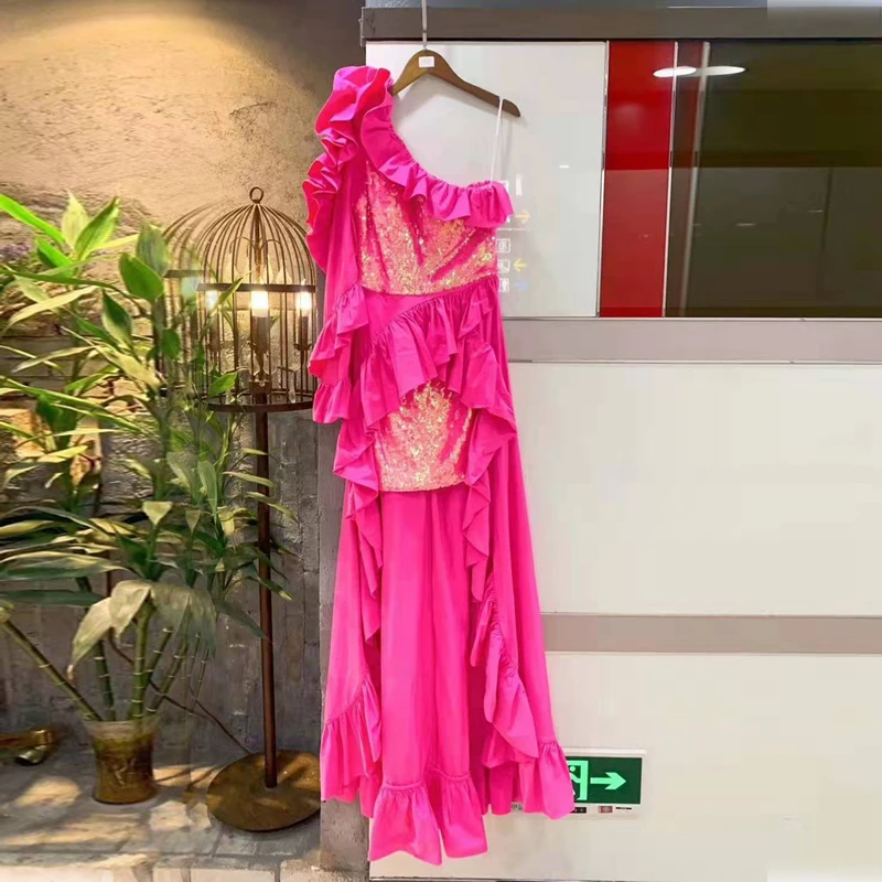 Женское модельное платье на одно плечо Элегантное Длинное цвета фуксии с высоким