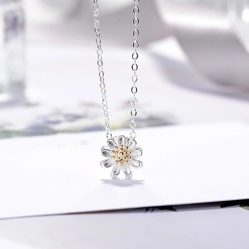 Фото Изысканная простая цепочка на ключицу с хризантемой элегантное очаровательное