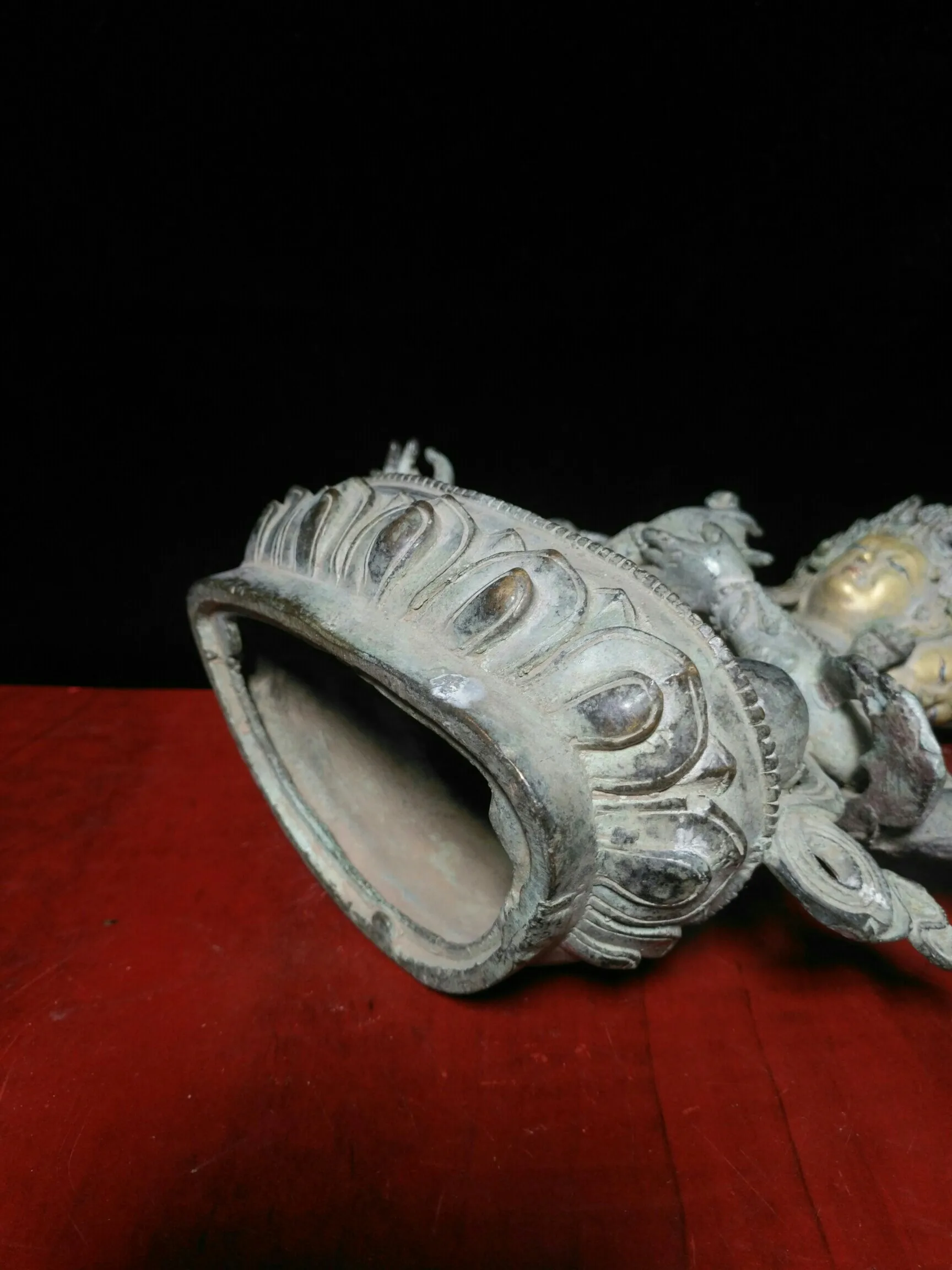 

LaoJunLu Nepal Returns The Gilt Bronze Old Bronze "Respecting The Buddha" Three Heads And Six Arms Imitation antique bronze