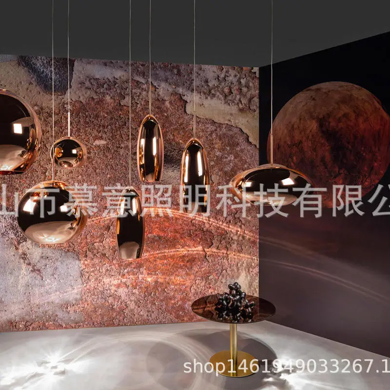 Современный подвесной светильник лампа в виде стеклянного шара серебристого и