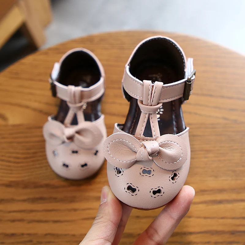 Сандалии с цветами для девочек 2019 Пляжная детская обувь летняя на высоком