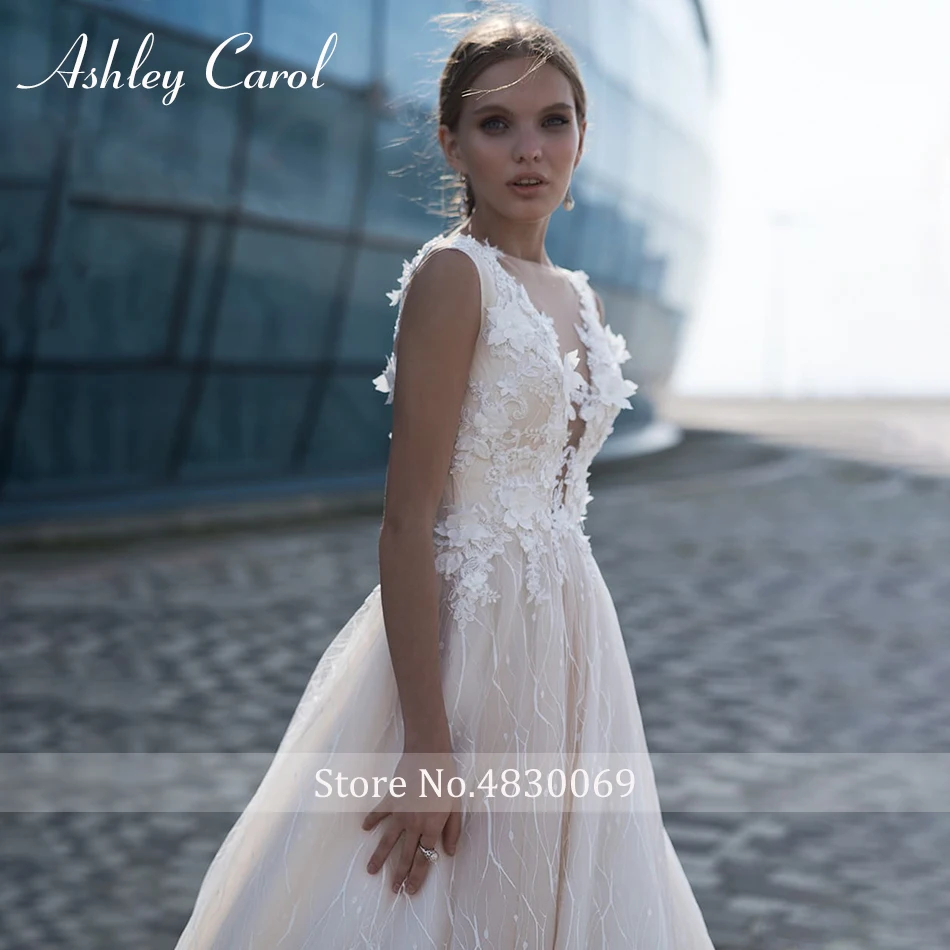 Свадебное платье трапециевидной формы с v образным вырезом и объемными цветами