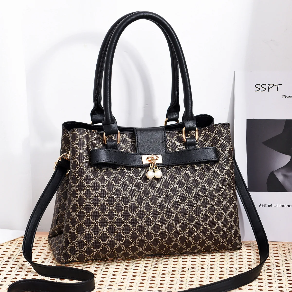

Women's Bag 2021 New Big Bag Fashion Versatile Leisure Trend Diamond One Shoulder Portable Messenger Bag
