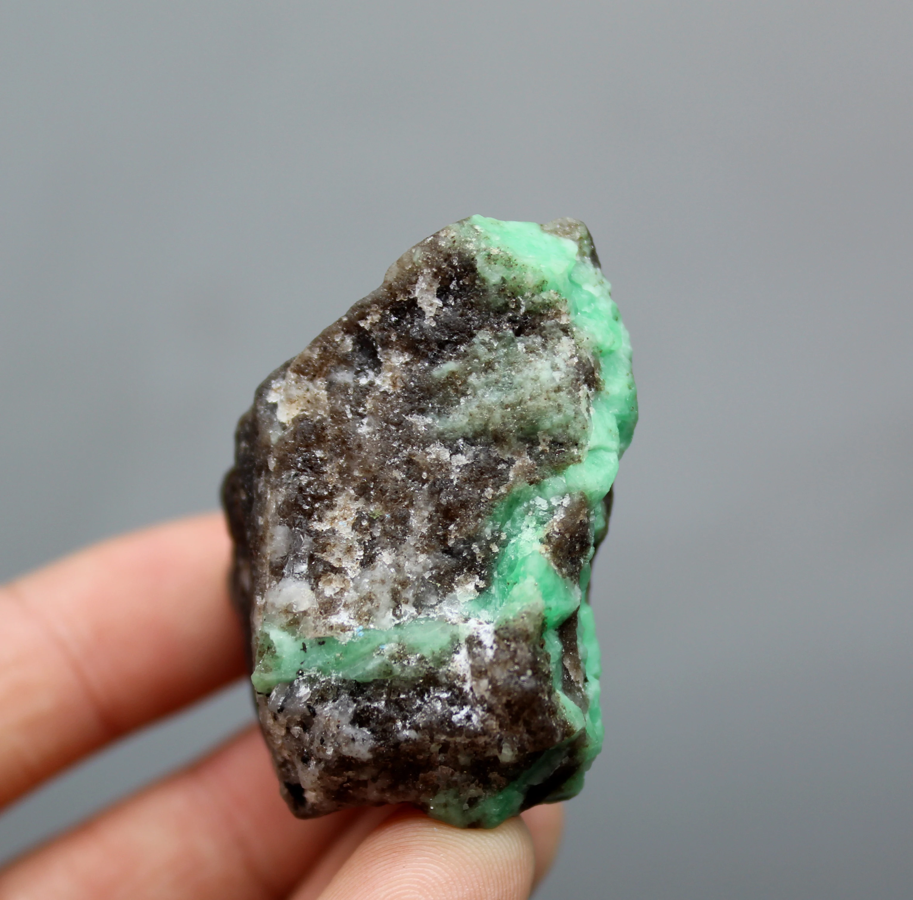 

71g Natural gem-grade green emerald mineral crystal specimens stones and crystals quartz crystals from china