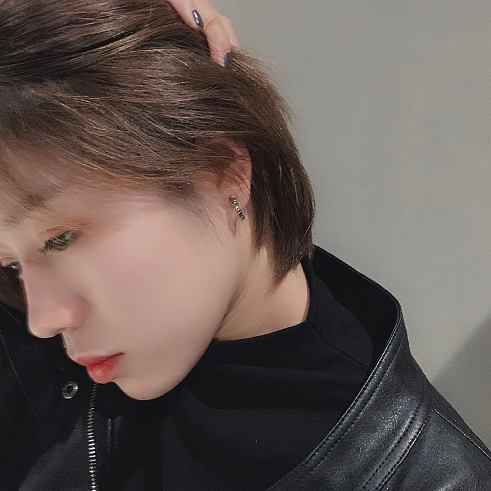 

In 2021, The Korean Fashion Retro Claw Contracted Personality Of Men And Women Earrings Titanium Steel Jewelry Gifts