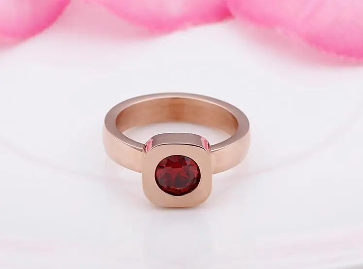 Кольцо обручальное женское из нержавеющей стали золотистого цвета с