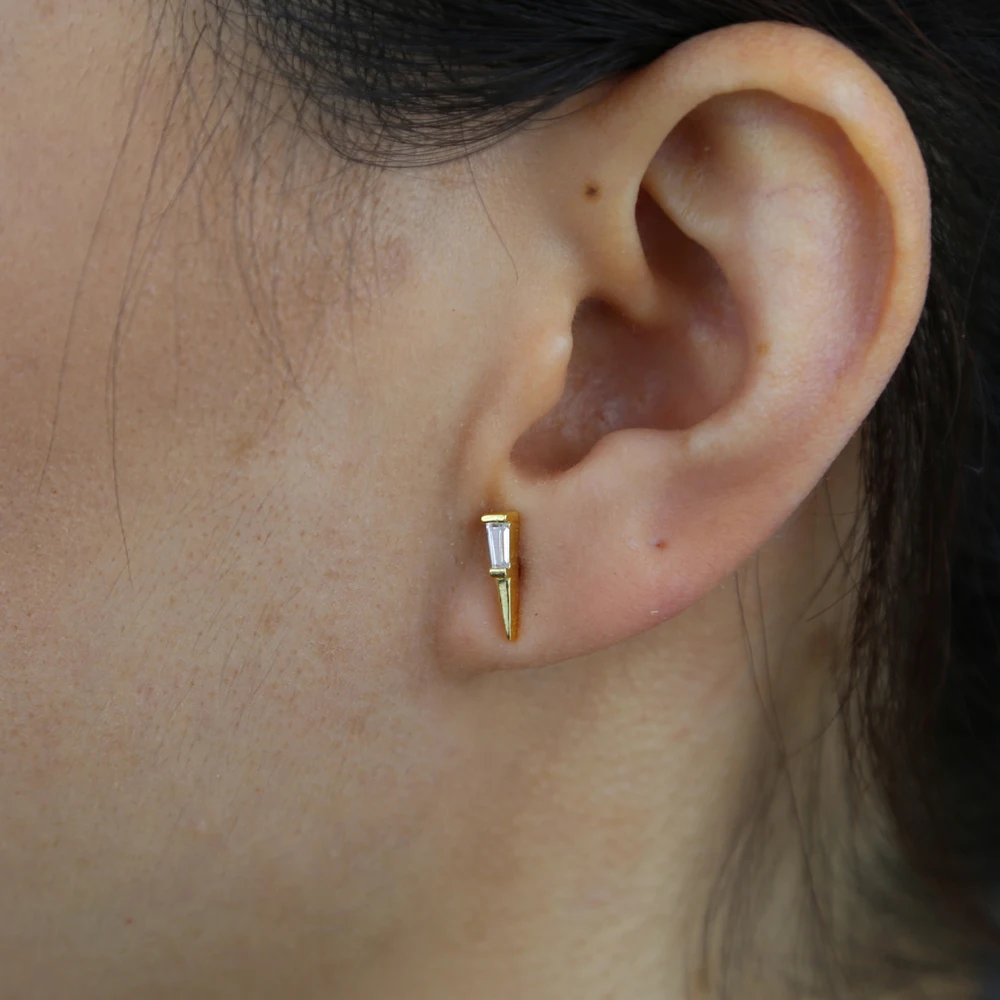 Женские серьги-гвоздики из серебра 925 пробы с фианитами |