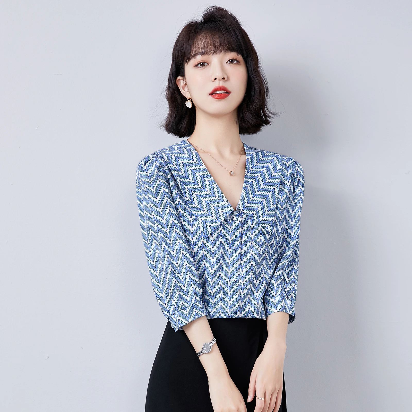 

Summer Korean Fashion Chiffon Women Blouses Office Lady Striped Shirt and Blouse Short Sleeve Women Tops Loose