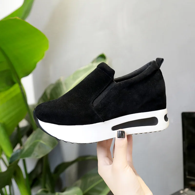 Женские туфли из флока на плоской платформе без застежки повседневные лоферы для