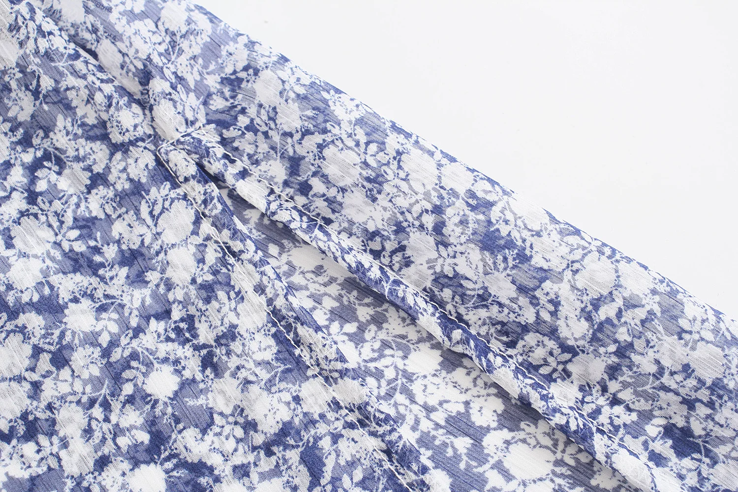 

2021 New Women Vintage Flowers Print Flare Long Sleeve Shirt Chic Female Casual Loose Shirt