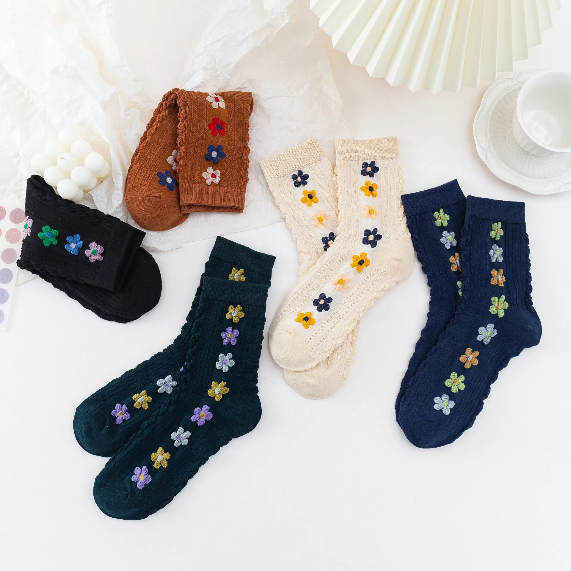 

Корейская версия чулочно-носочных изделий Для женщин Hyuna Цветной средней трубки колготки Чулочно-носочные изделия в ретро-стиле для девоче...