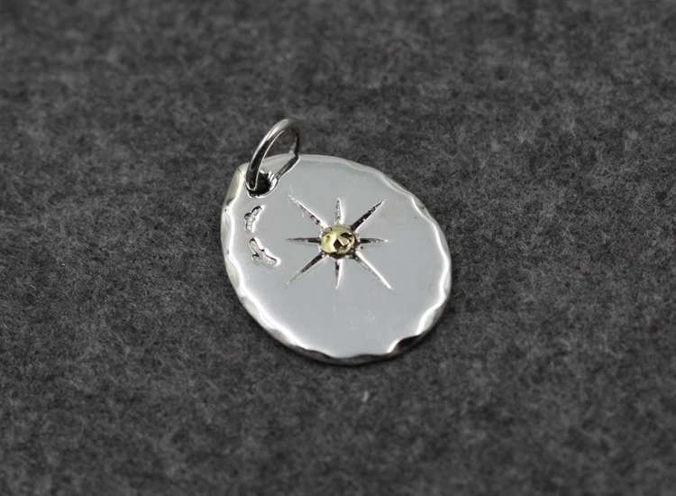 Кулон из серебра 2018 пробы в виде птицы с перьями |