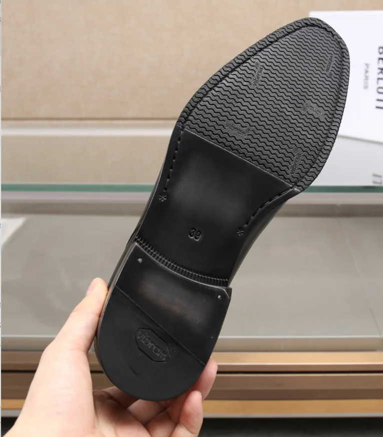 

Crocodile skin leather shoes men's business men's formal wear shoes men's British toe caps cowhide breathable trendy men's shoe