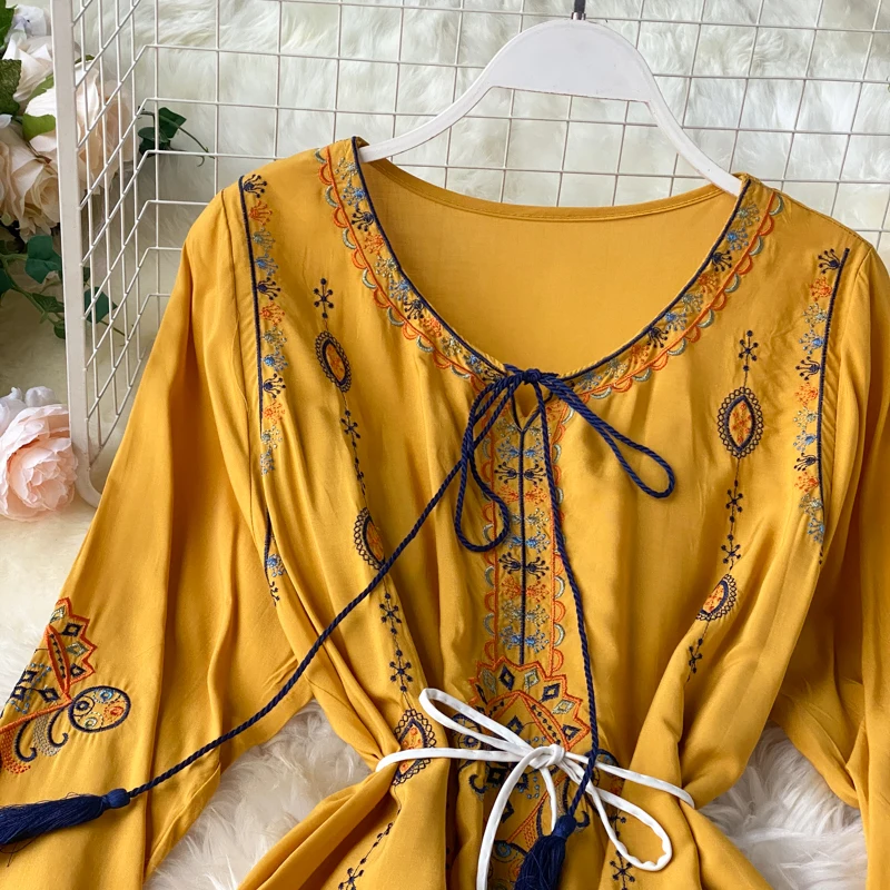 

Women's Dress Bohemian Ethnic Style Long Dress 2021 Summer New Embroidery Flower O-neck Lacing Waist Holiday Beach Dress ML1011