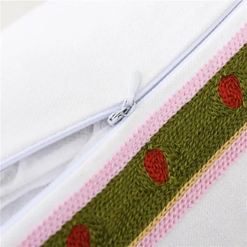 Декоративная подушка с вышивкой в виде бабочки 45 х45|Наволочки| |